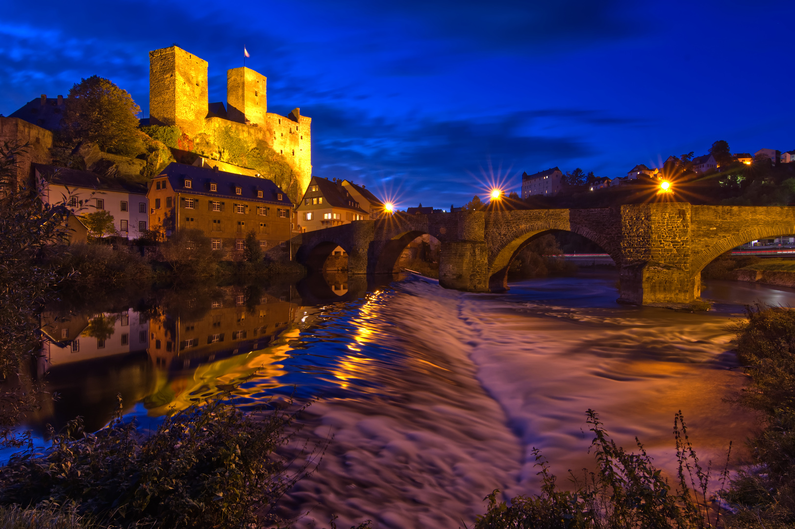 Burg Runkel an der Lahn zur blauen Stunde