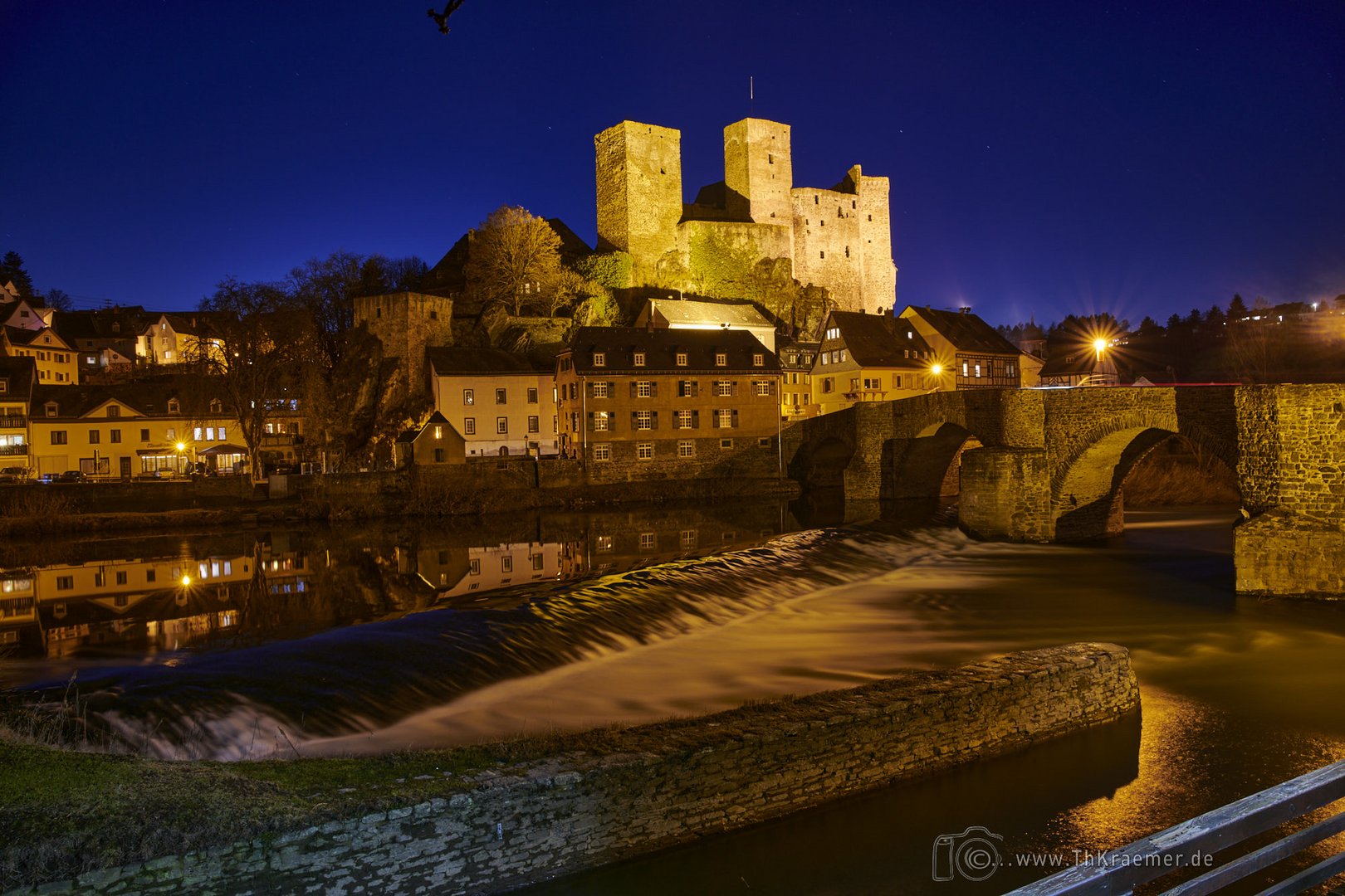 Burg Runkel in der blauen Stunde - C1-D85_3031
