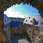 Burg Runkel in einer Fisheye-Optik