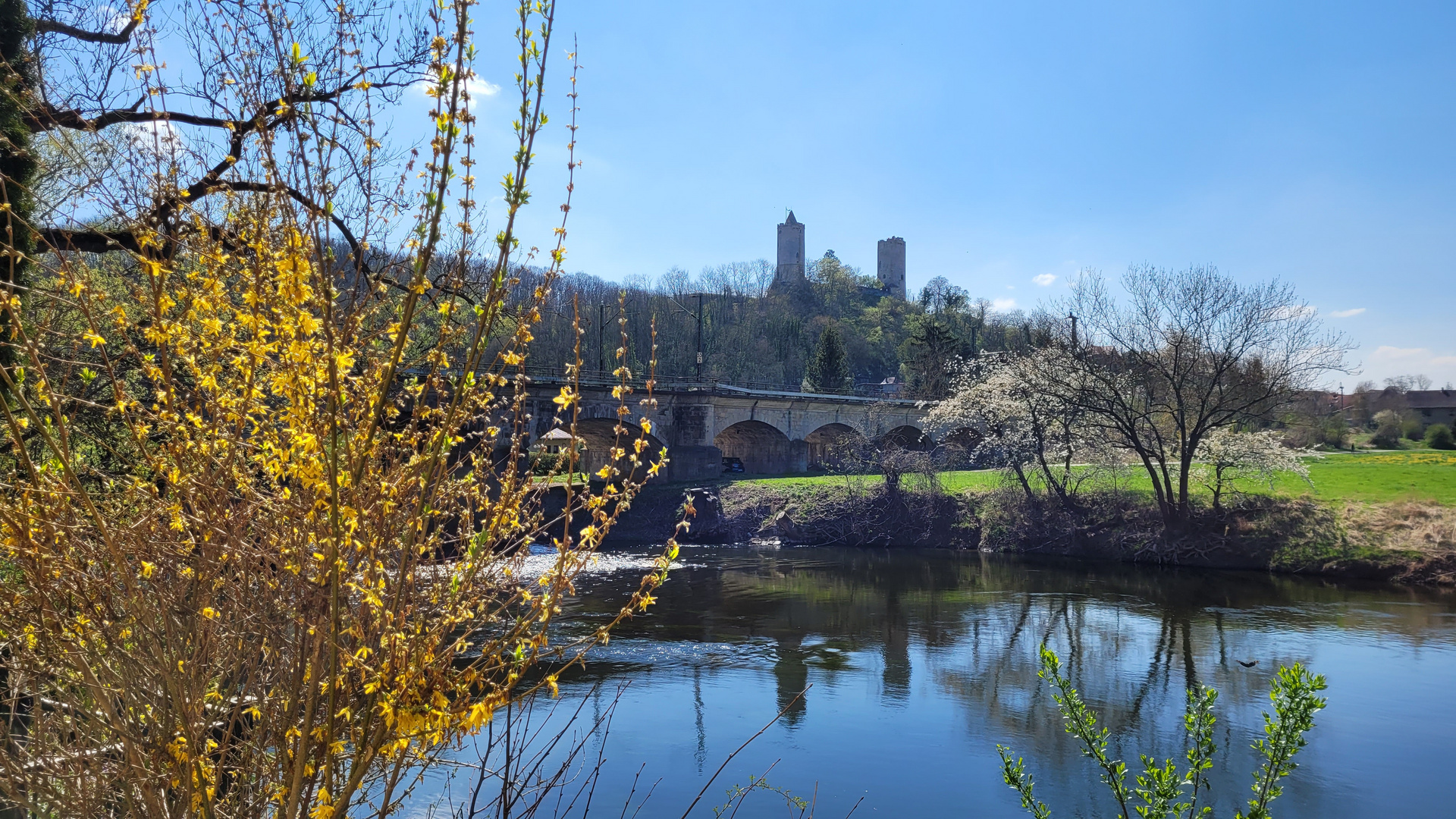 Burg Saaleck im Frühling