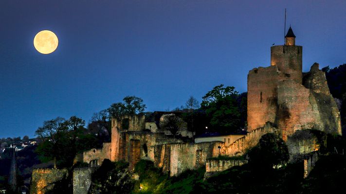 Burg Saarburg / Vollmond