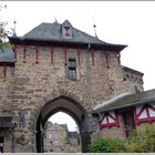 Burg Satzvey - Eingangstor zum Innenhof und Burg