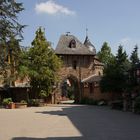 Burg Satzvey   Innenhof und Burgtor