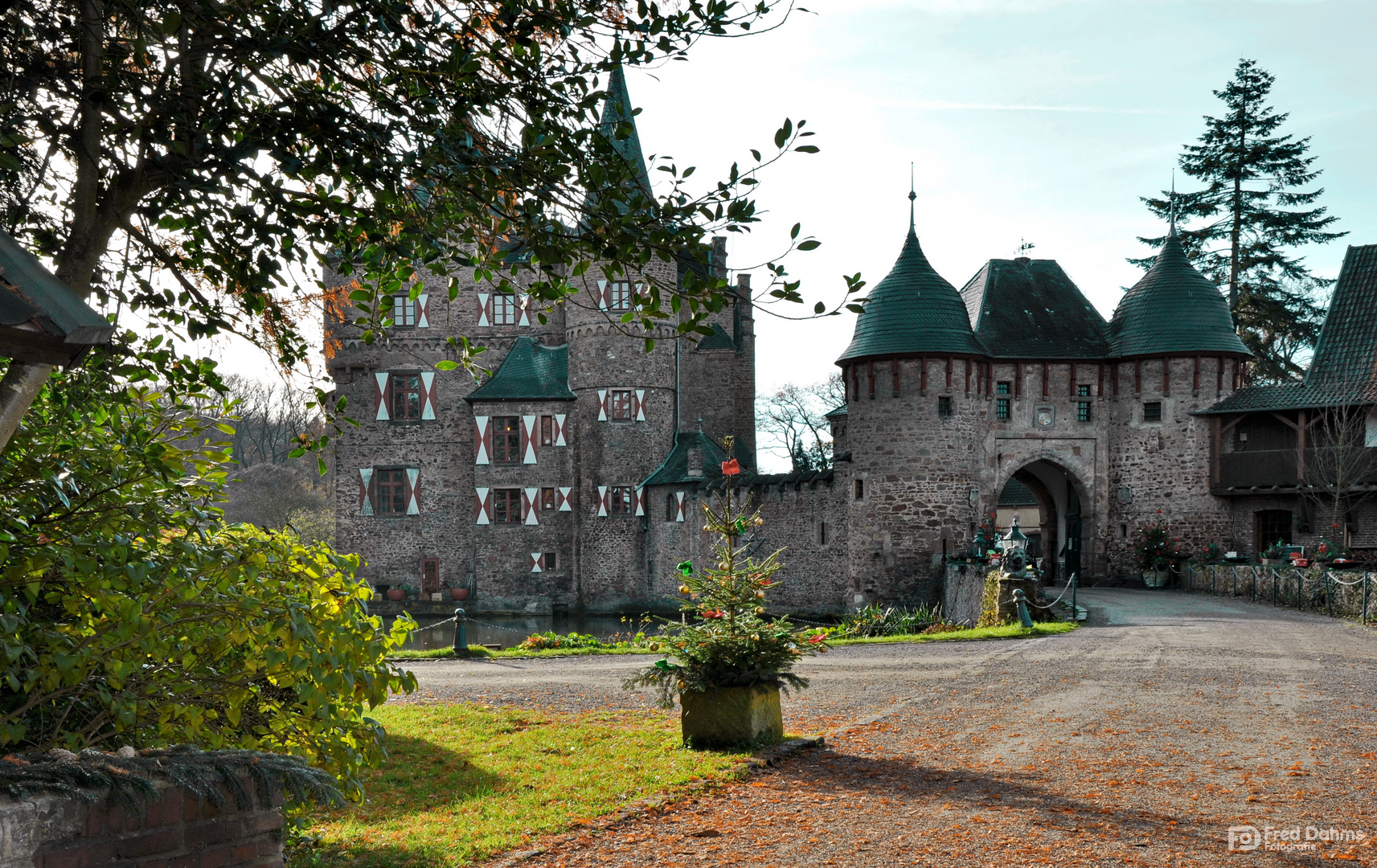Burg Satzvey, malerische Wasserburg