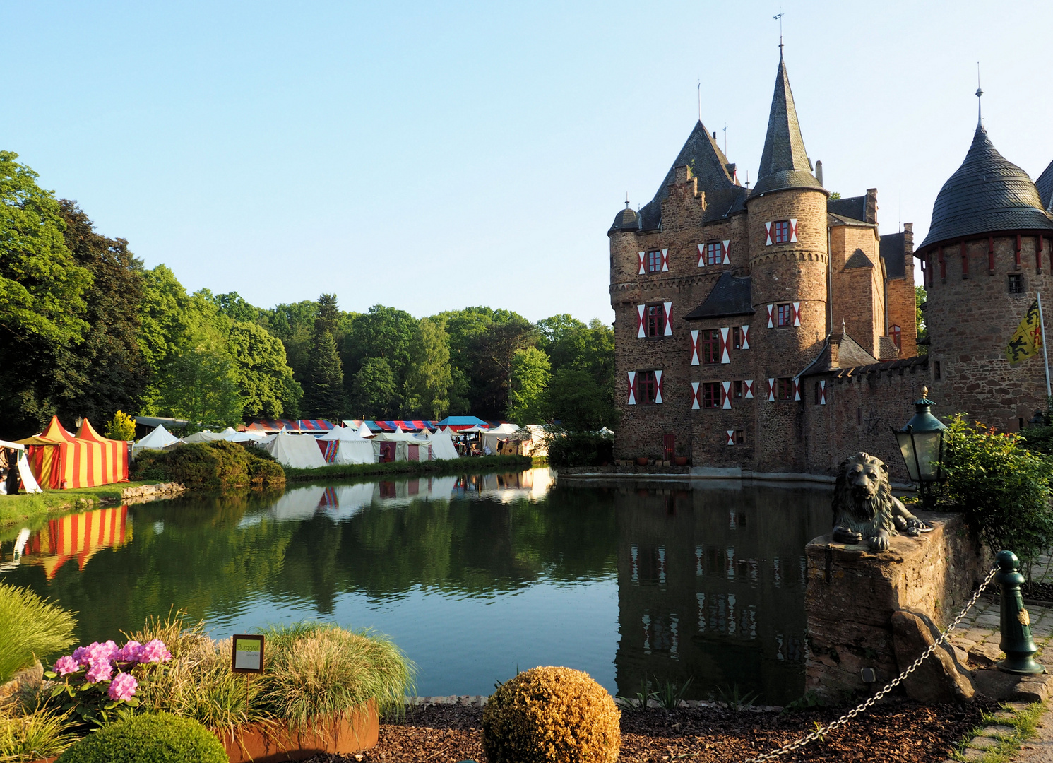 Burg Satzvey zum Spiegeltag...