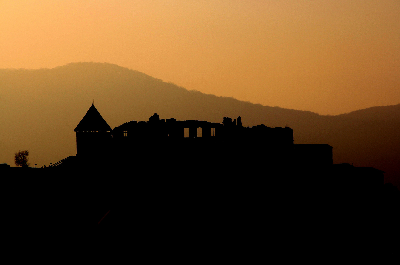 Burg-Scherenschnitt