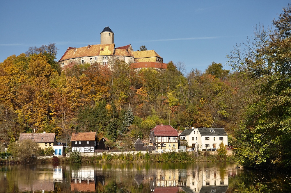 Burg Schönfels..........., im Spiegelbild der Farben