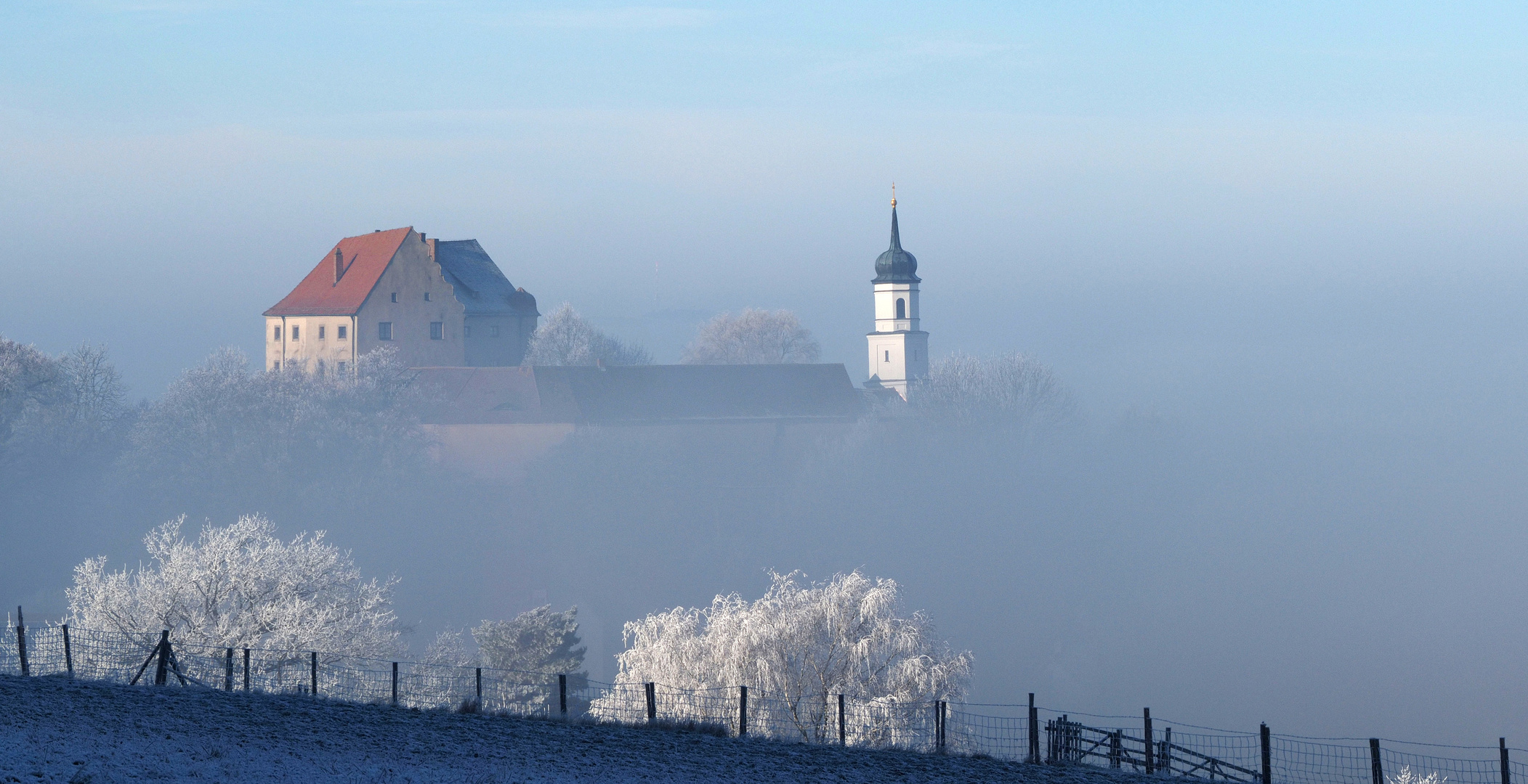 Burg Spielberg im Nebel