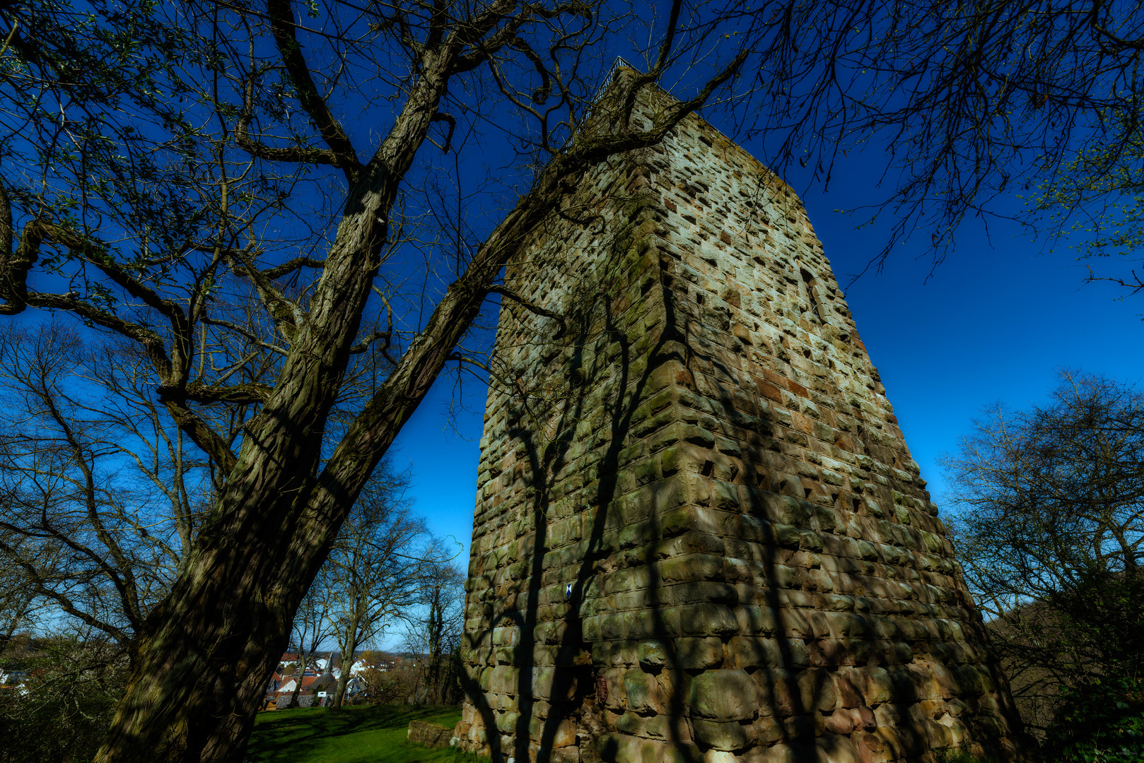 Burg Sponheim-Wohnturm 50-dark