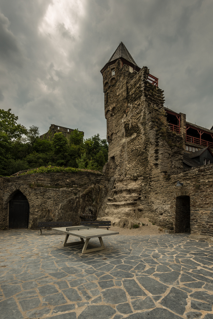 Burg Stahleck-Innenhof düster