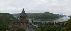 Burg Stahleck mit Blick auf den Rhein