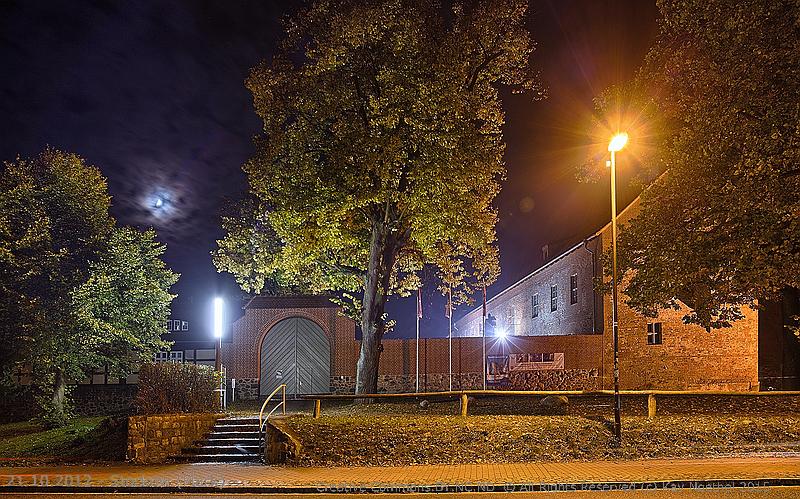 Burg Storkow bei Nacht mit Mond