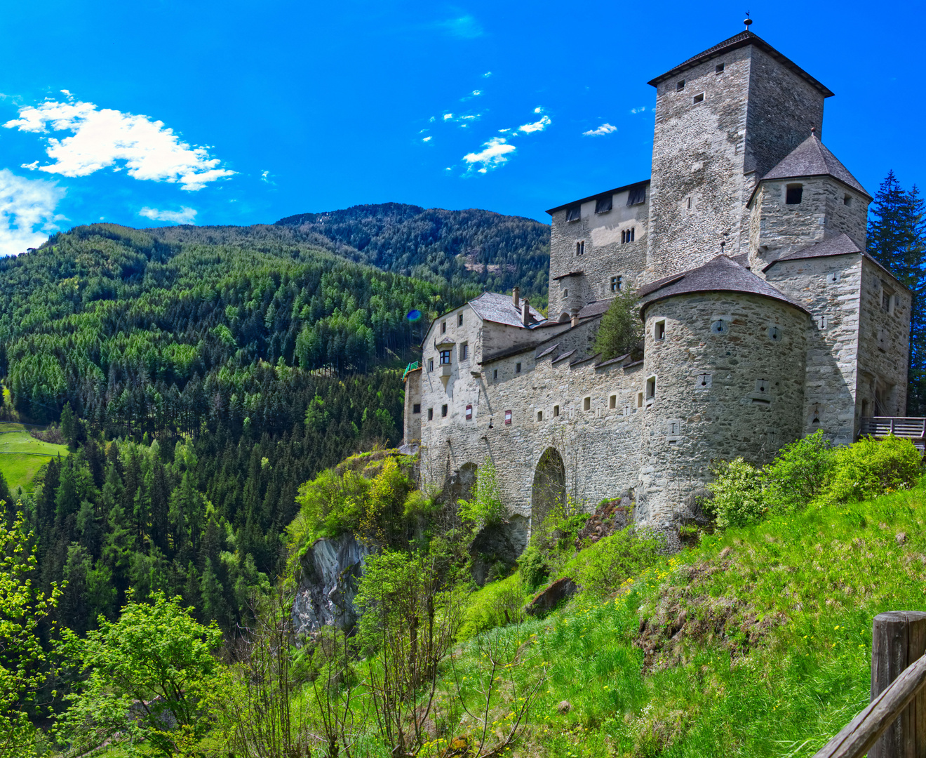 Burg Taufers