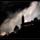 Burg Teck bei Nacht und Wolken