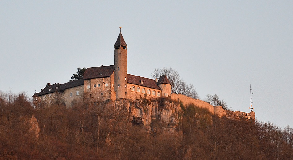 Burg Teck im Abendkleid