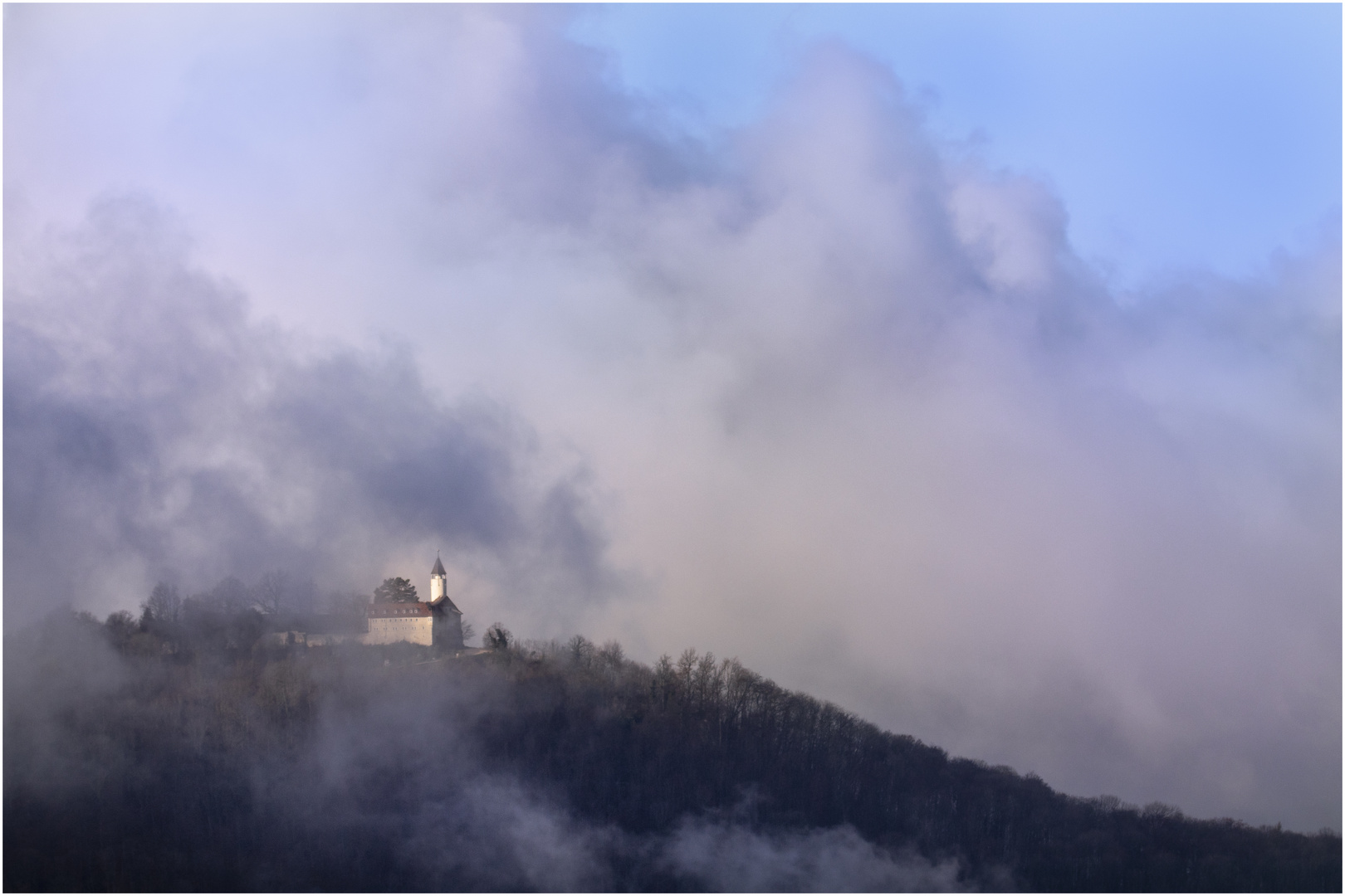 Burg Teck im Nebel 