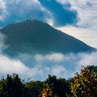 Burg Teck im sich auflösenden Nebel