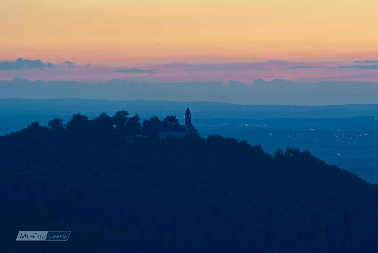 Burg Teck im späten Abendlicht