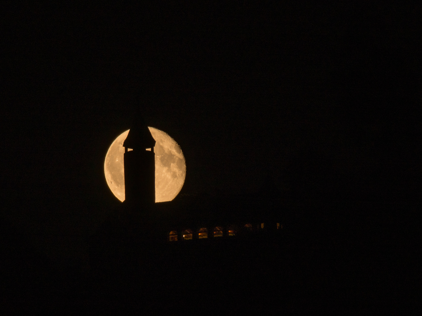 Burg Teck im Vollmond