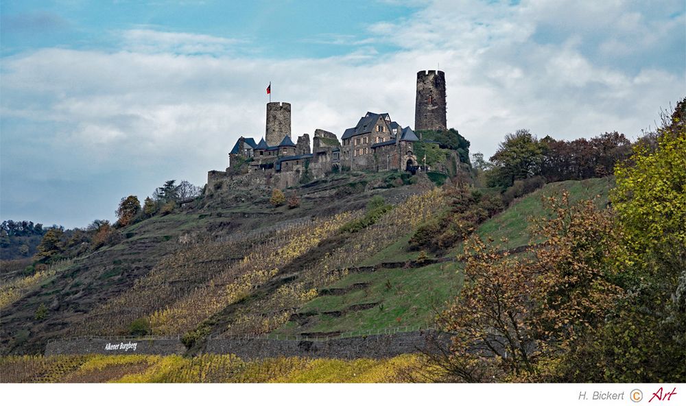 Burg Thurant an der Mosel im Herbst_01