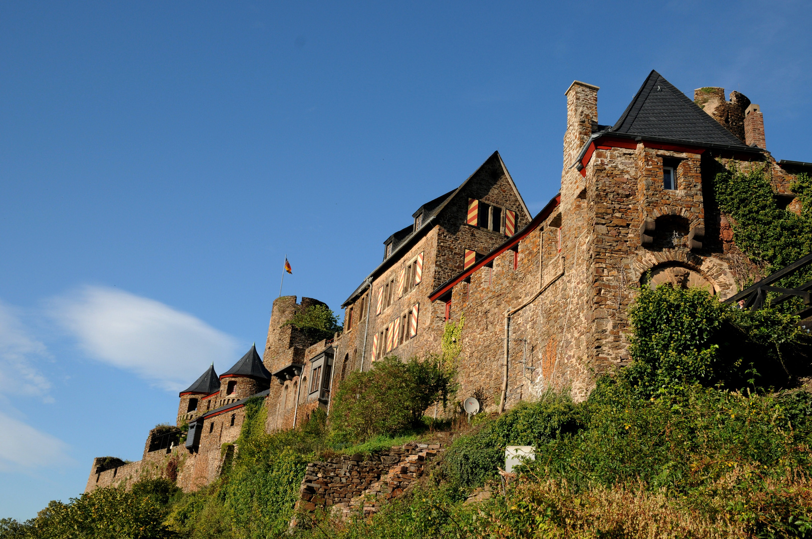 Burg Thurant an der Mosel über dem Ort Alken (2)