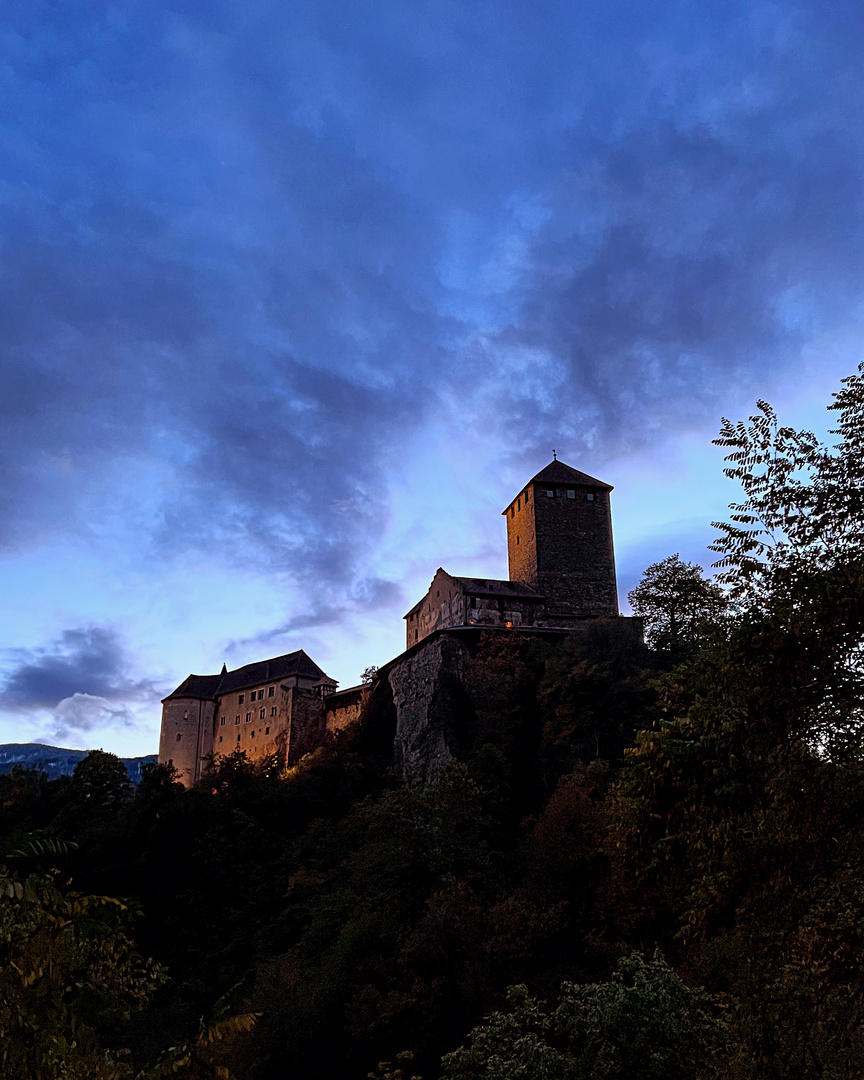 Burg Tirol