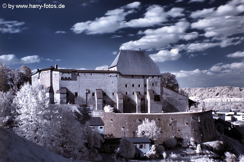 Burg Tittmoning in Infrarot