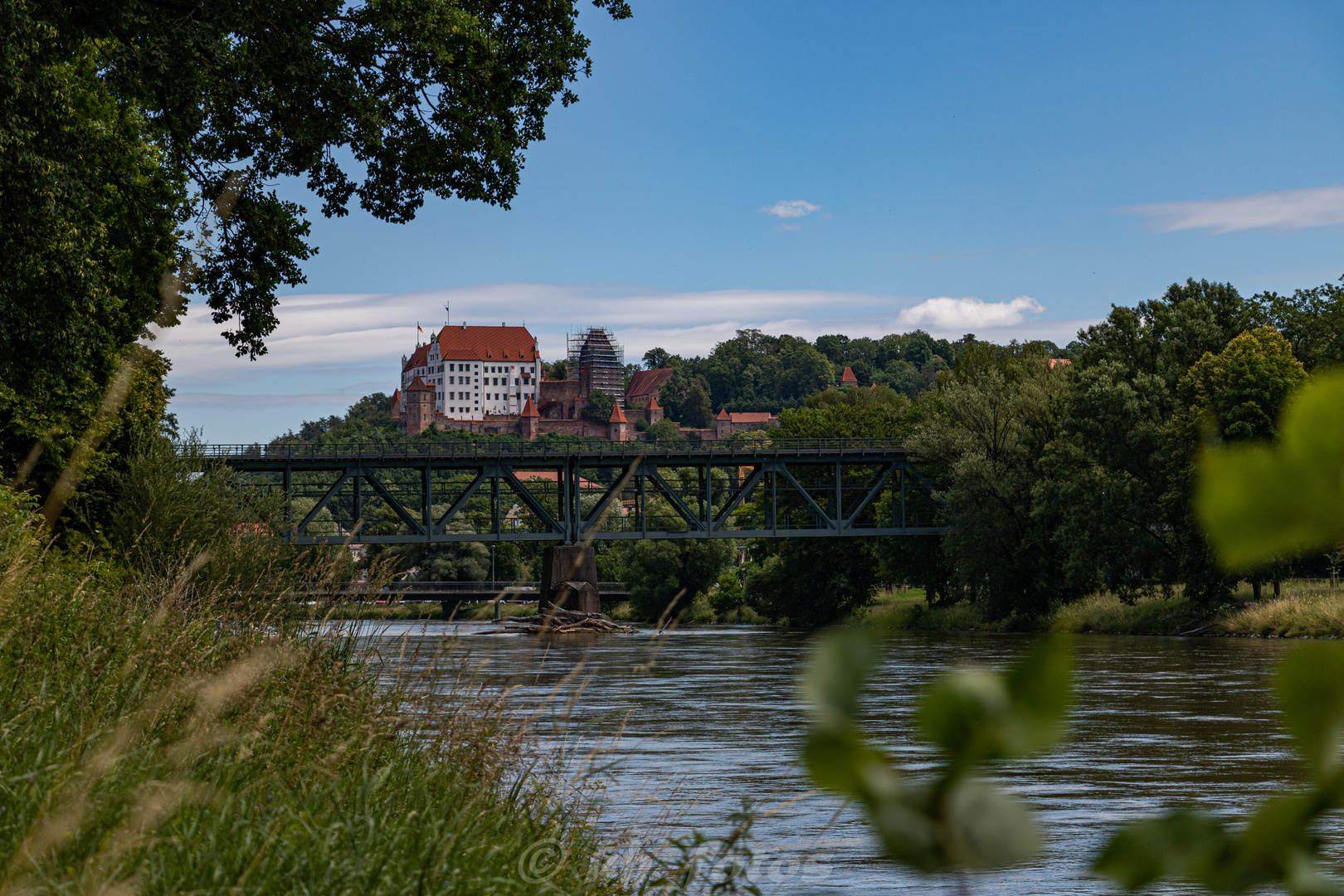 Burg Trausnitz von der Isar