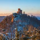 Burg Trifels im Abendlicht