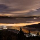 Burg Trifels im Nebelbett...