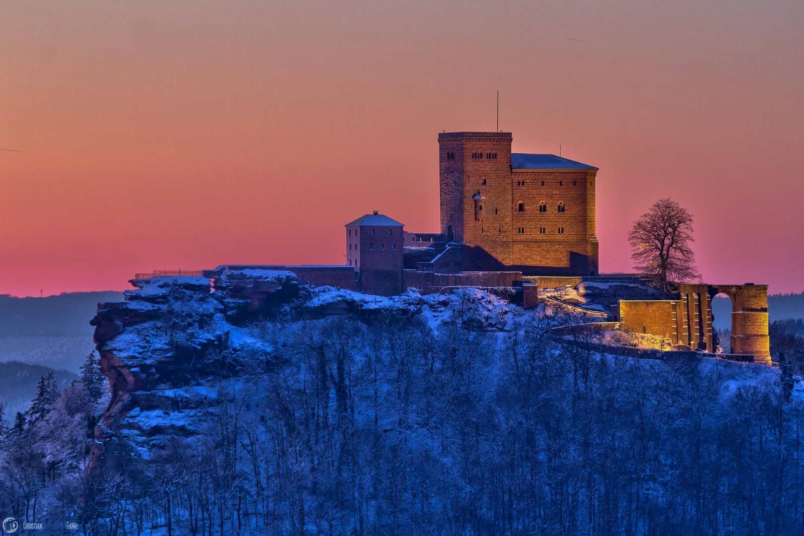 Burg Trifels im Schnee 2