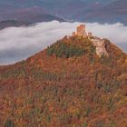 Burg Trifels im schönsten Herbstkleid