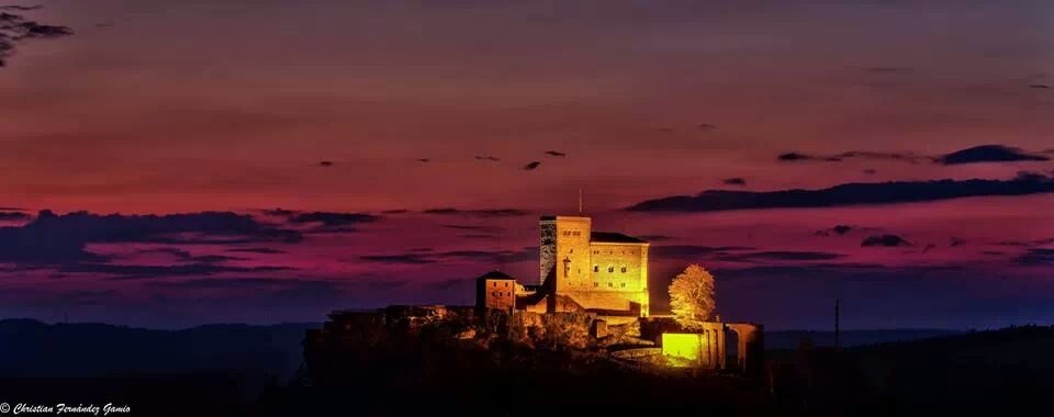 Burg Trifels im Sonnenuntergang