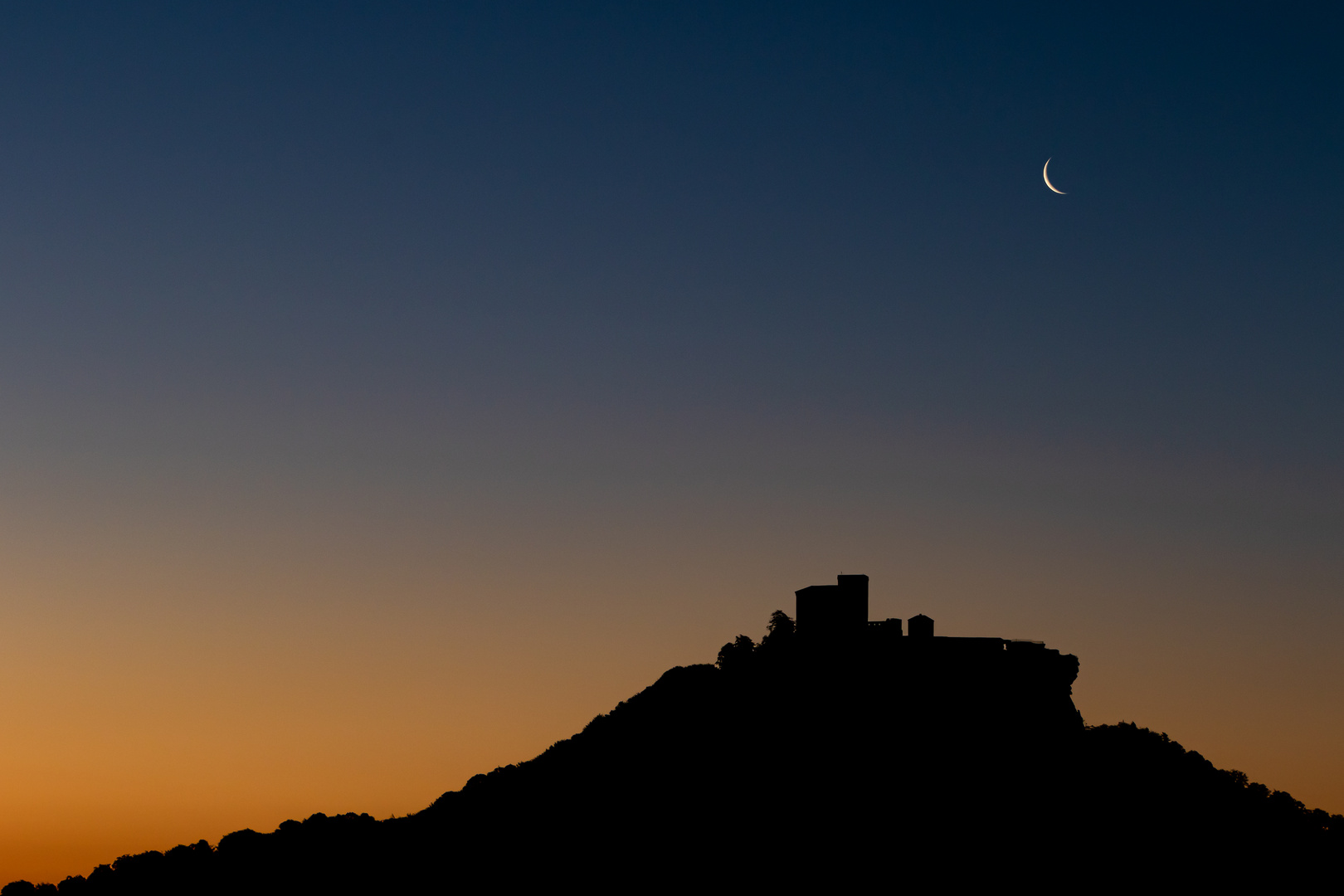 Burg Trifels_Sunrise_Moonrise 