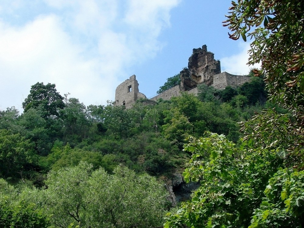 Burg über Altenahr.