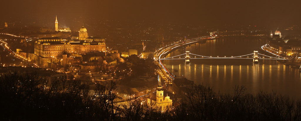 Burg und Kettenbrücke