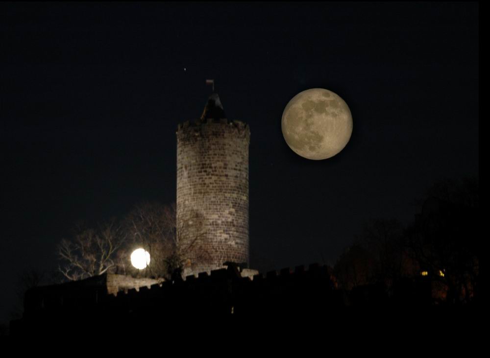 Burg und Mond