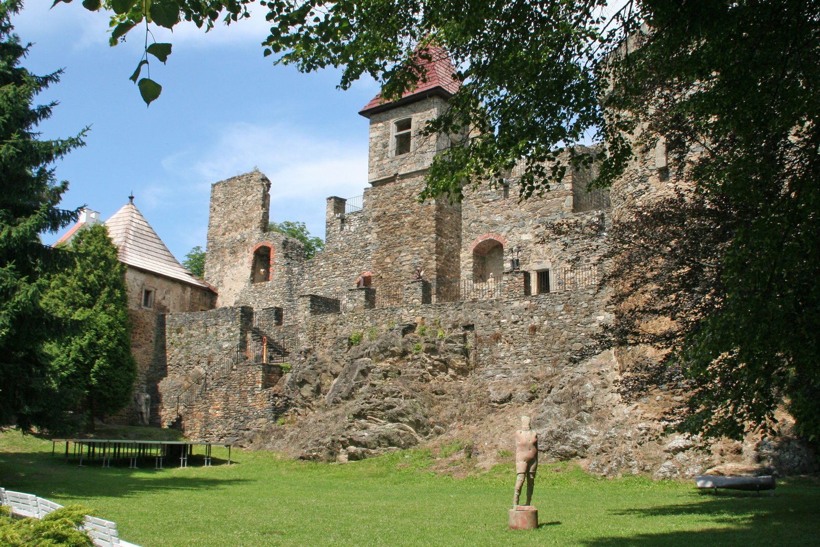 Burg und Schloss Klenova 3