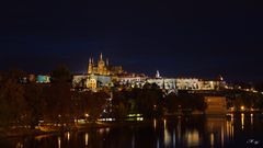 Burg und Veitsdom bei Nacht