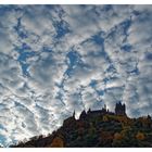  Burg unter Wolken