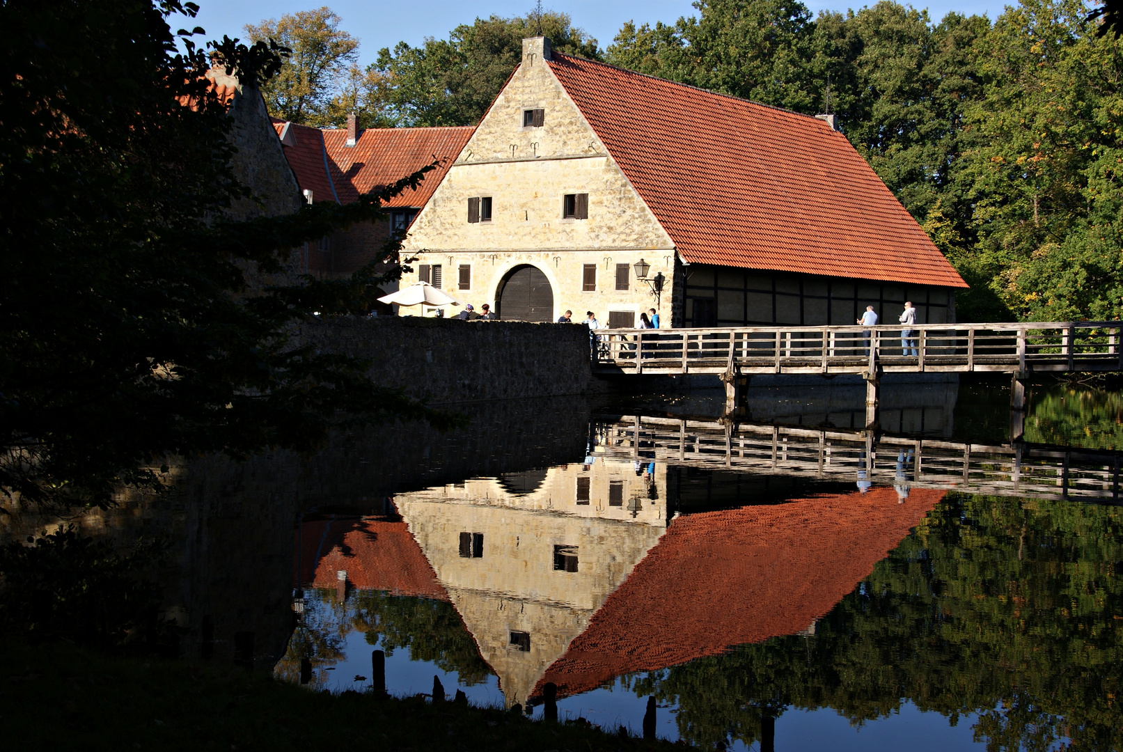 Burg Vischering gepiegelt