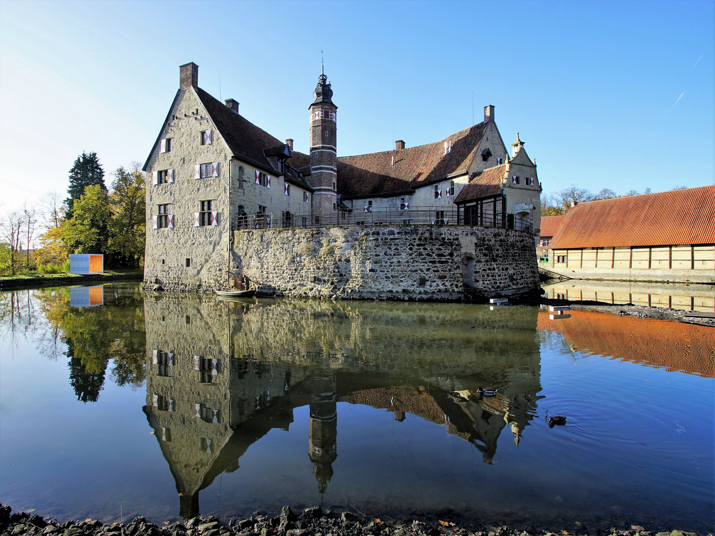 Burg Vischering gespiegelt.