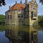 Burg Vischering gespiegelt.