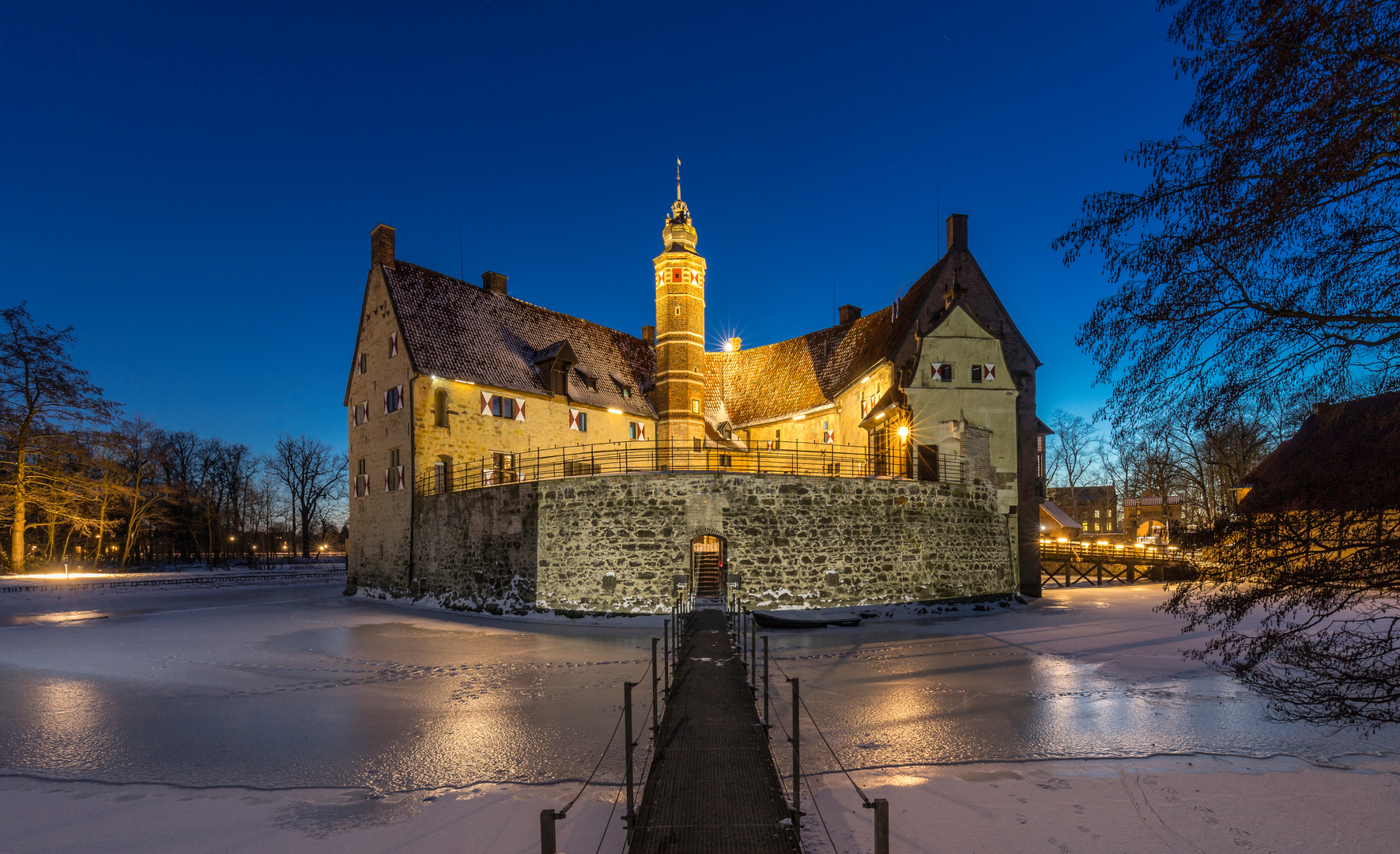 Burg Vischering im Eis.