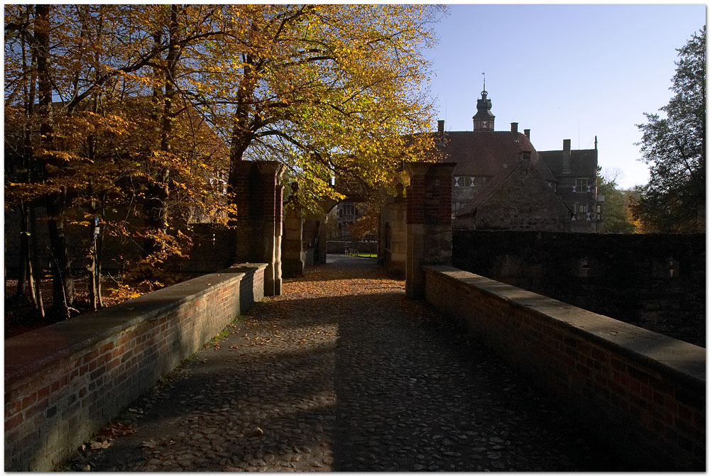 Burg Vischering im Herbst