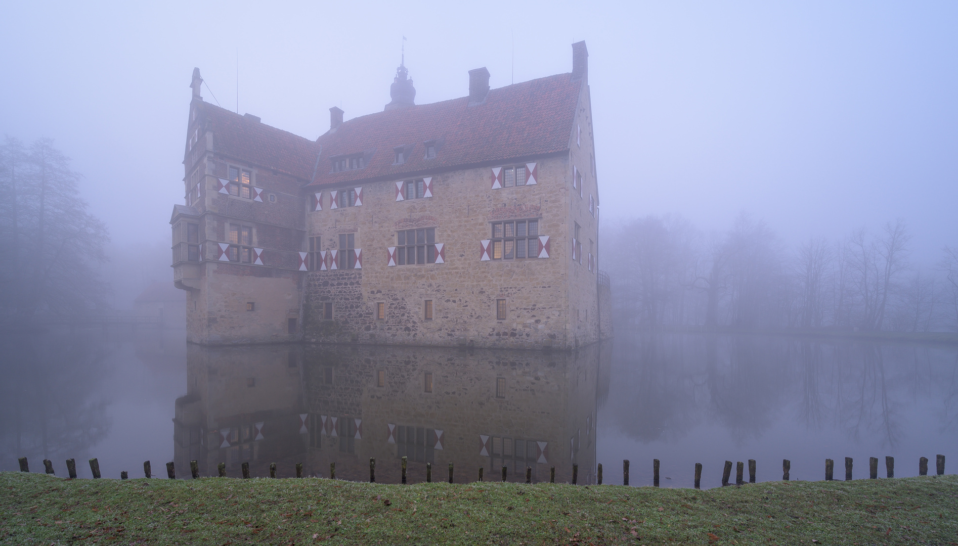  Burg Vischering im Nebel