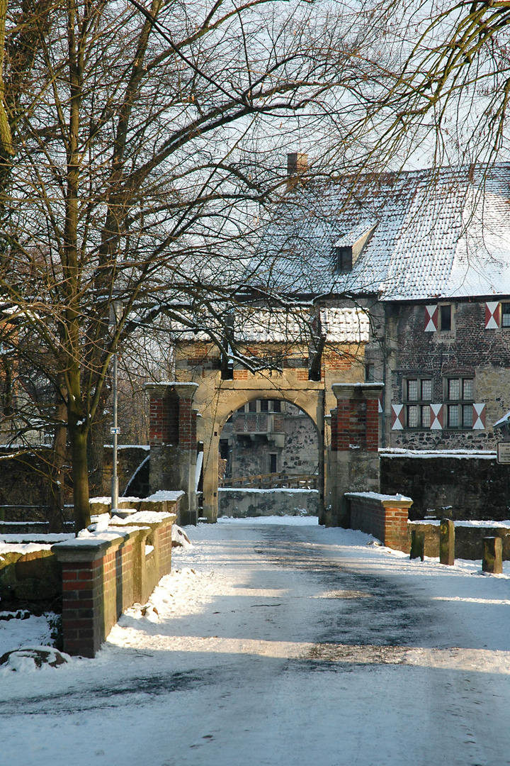 Burg Vischering im Schnee