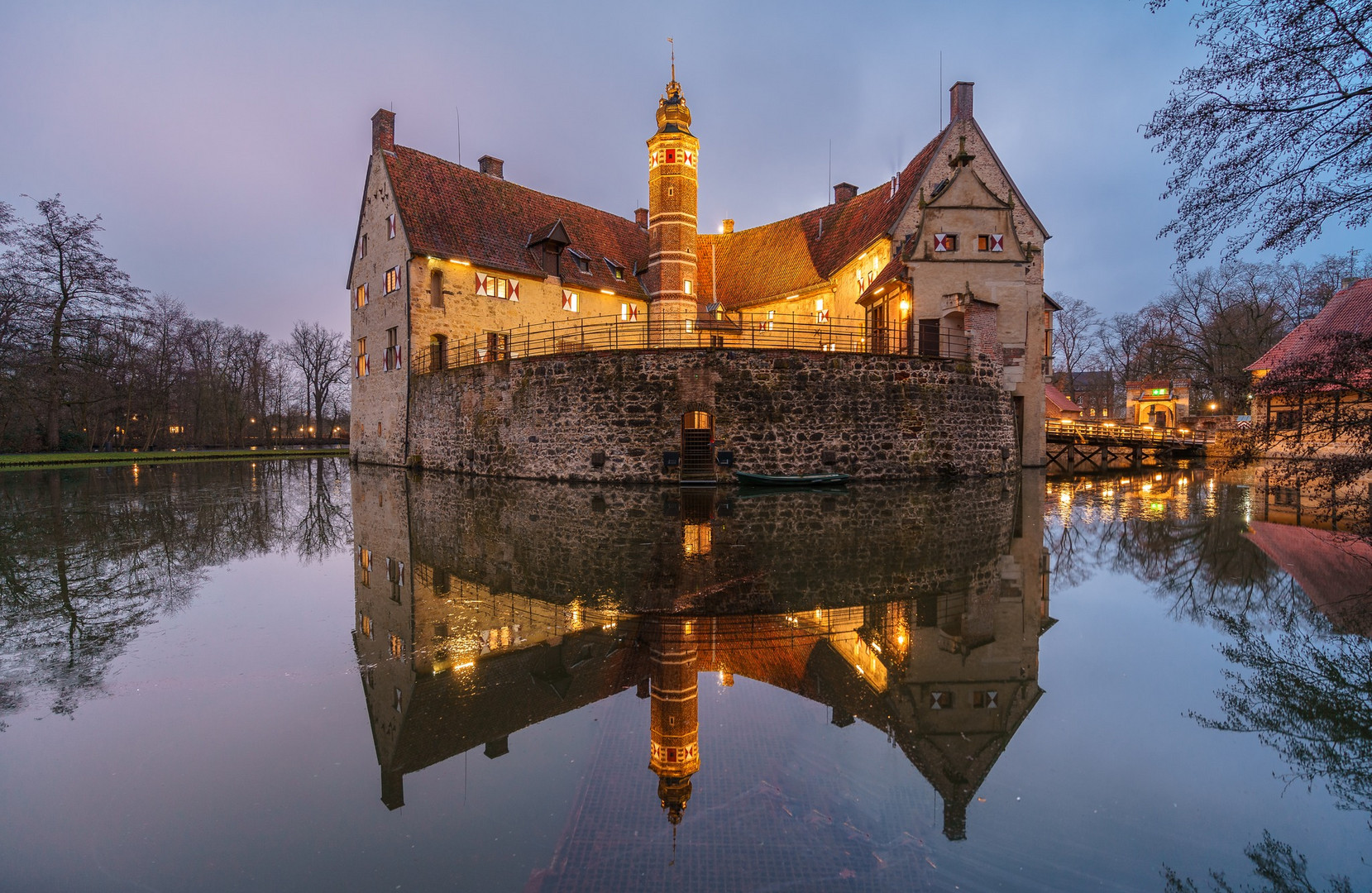 Burg Vischering in Lüdinghausen in der blauen Stunde 