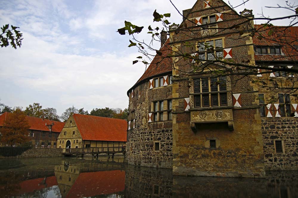 Burg Vischering mit Wohn-und Wirtschaftsgebäuden