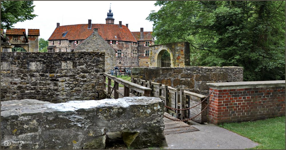 Burg Vischering vor dem Sturm